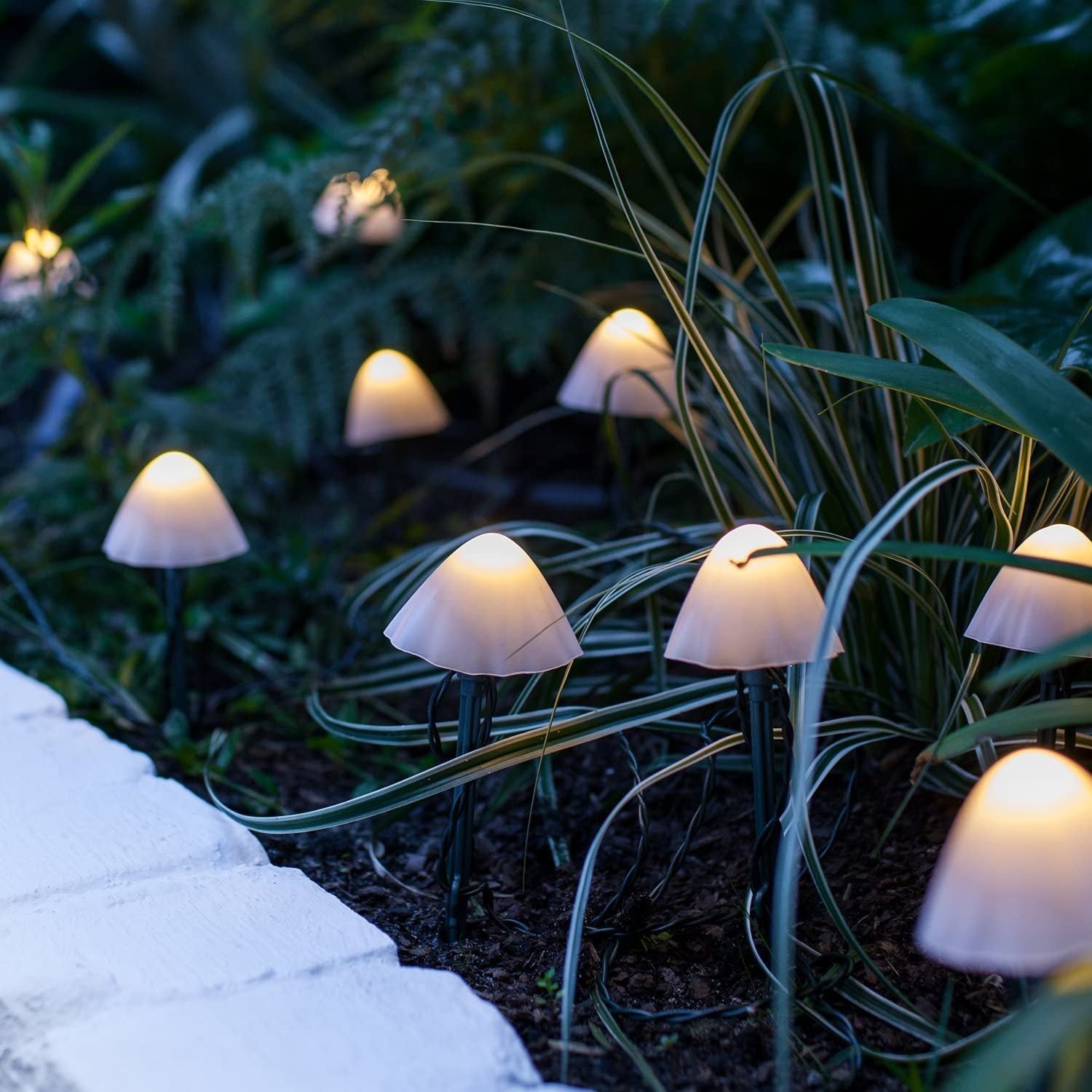 Enchante Hage Sopp - Solenergi Drevet-Garden Decor-Norskova-Sett med 20 Solar Stick Lights Mushrooms-Norskova